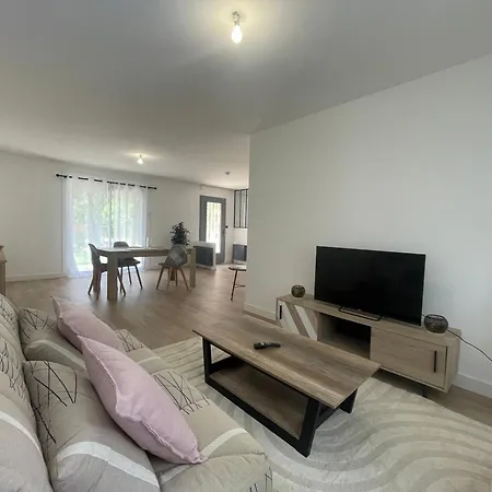 La Diniere - Calme - Jardin - 15mn Du Futuroscope Сasa de vacaciones *