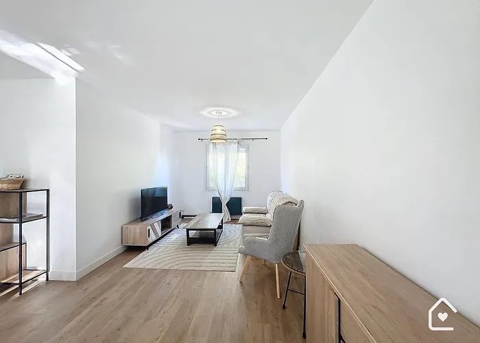 La Diniere - Calme - Jardin - 15mn Du Futuroscope Сasa de vacaciones *