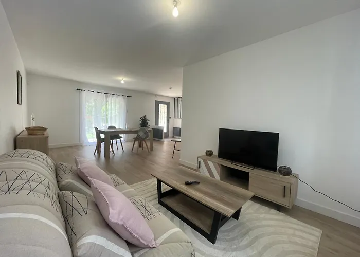 La Diniere - Calme - Jardin - 15mn Du Futuroscope 別荘 *